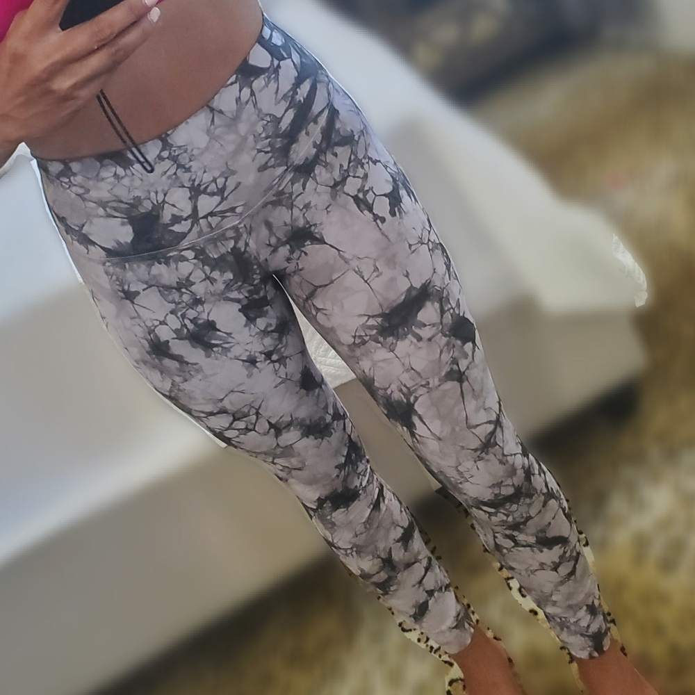 Lululemon Rare Diamond Dye Sz 4